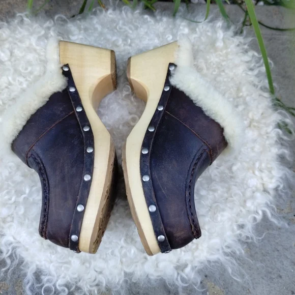 Ugg Kalie Genuine Black Leather Sheepskin Lined Wooden Clogs 7 - Picture 3 of 11